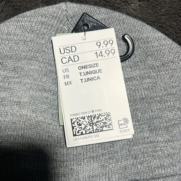 H&M Black and Gray Knit Hat - Picture 4 of 4